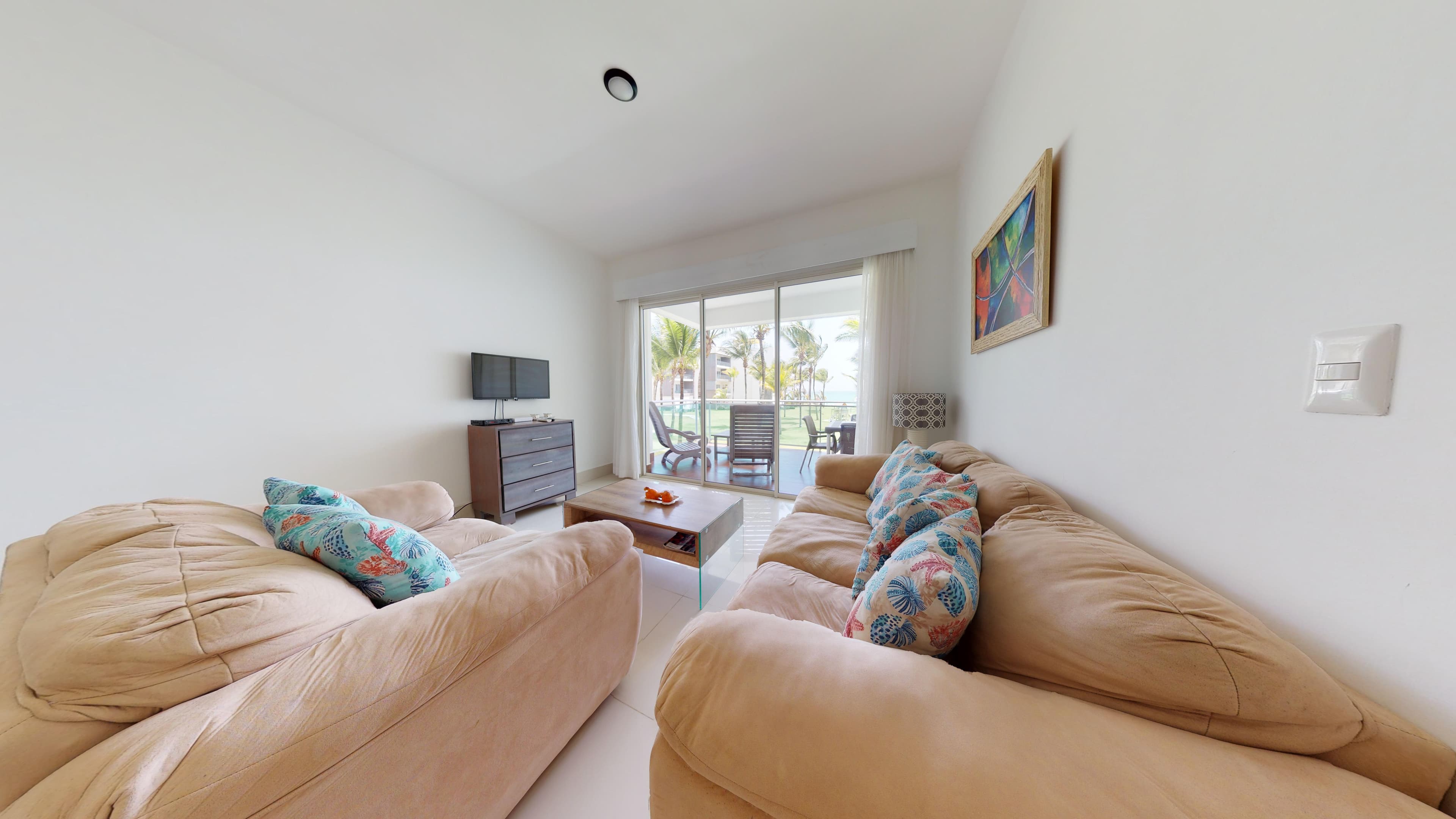 1 Bedroom 1 Bathroom in Prestigous Beachfront Complex